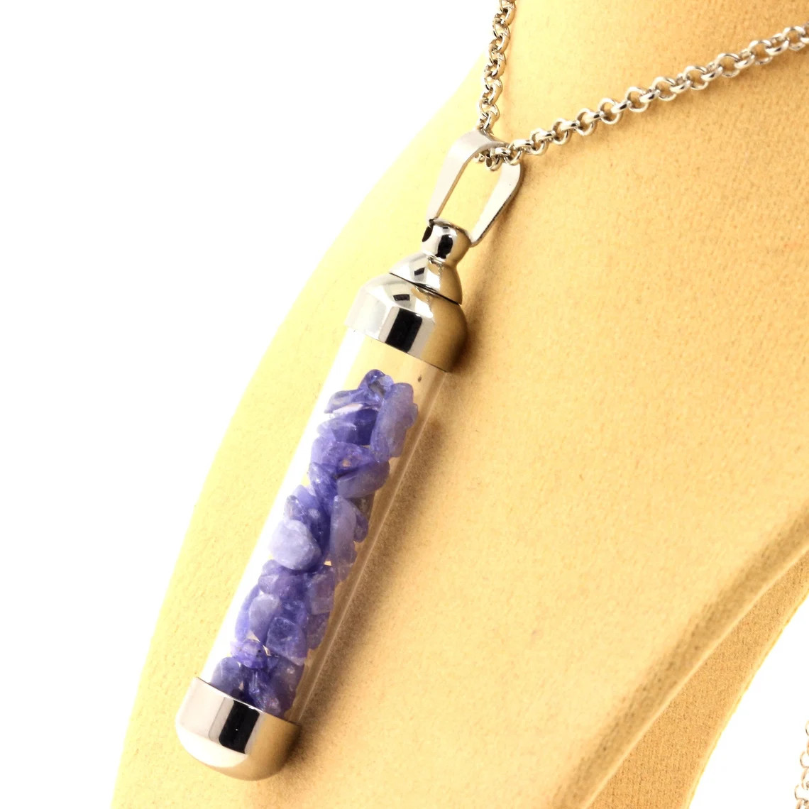 Pendentif tanzanite brute tube de 50 mm, le bijou mineral boheme pour sublimer vos tenues