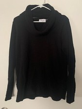 Beautiful Calvin Klein size Medium detailed ribbed sweater. Never worn - WOW 