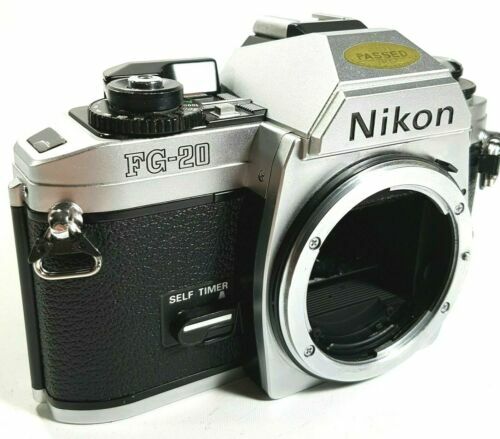 Fotocamera Nikon F (1968) (con pozzetto) - M&S Materiale Fotografico Fotocamera Nikon F (1968) (con pozzetto) - M&S Materiale Fotografico