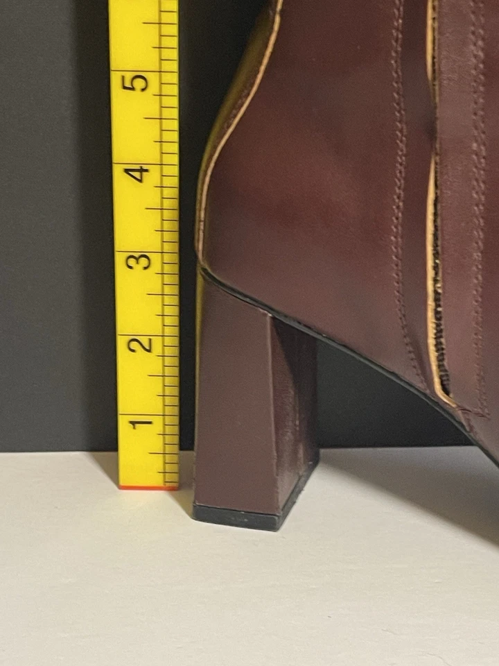 Bota ZARA Borgonha biqueira quadrada zíper lateral couro sintético tamanho 37 salto bloco - Imagem 2 de 4