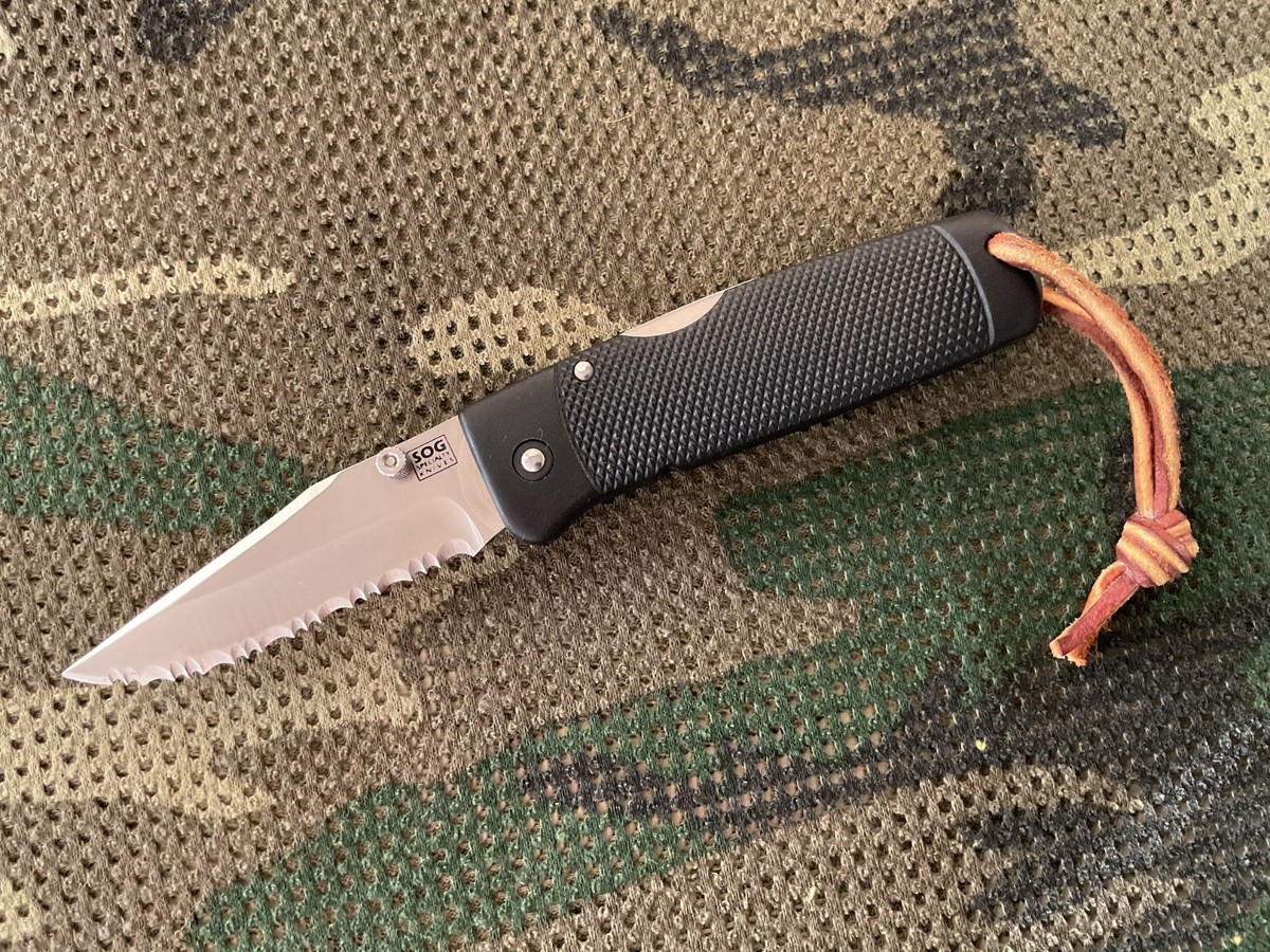 Vintage SOG Air SOG Full Serrated. Folding Knife. Vintage Knives