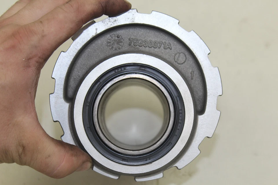 Buje excéntrico basculante trasero Ducati Streetfighter V4 V4S 20-21 OEM 75620131A Foto 3 de 4