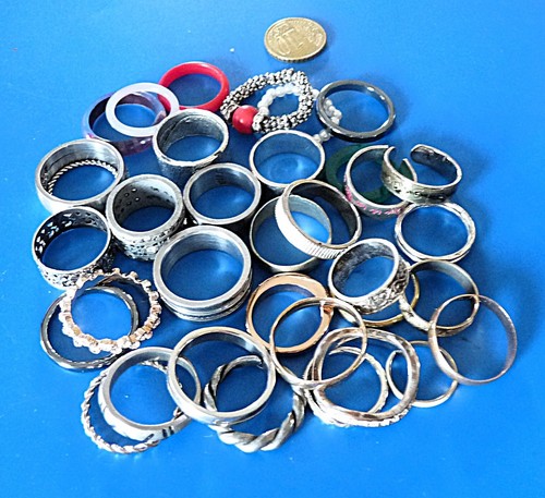 LOT BIJOUX Bagues Alliances FANTAISIE Rétro VINTAGE Joblot COSTUME Rings JEWELRY - Picture 3 of 7