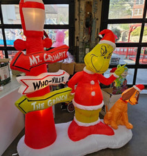Gemmy 6ft Tall Grinch w/ Max and Lamp Post Christmas Inflatable