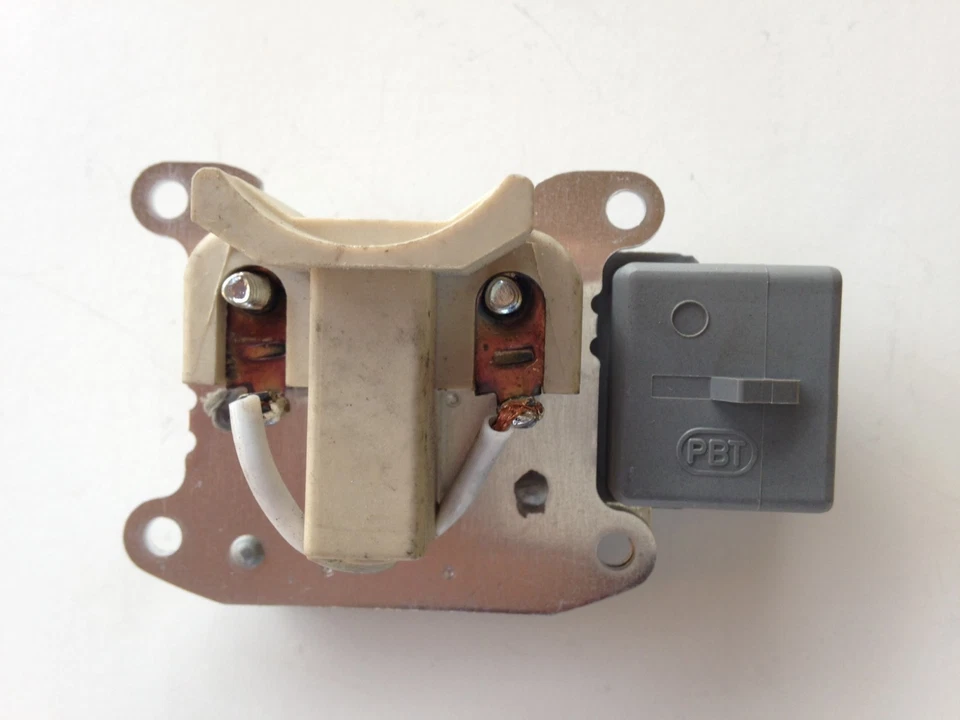 NOVO REGULADOR DE TENSÃO OEM MOTORCRAFT E NOVO CONJUNTO DE SUPORTE DE ESCOVA - F794 - Imagem 2 de 3