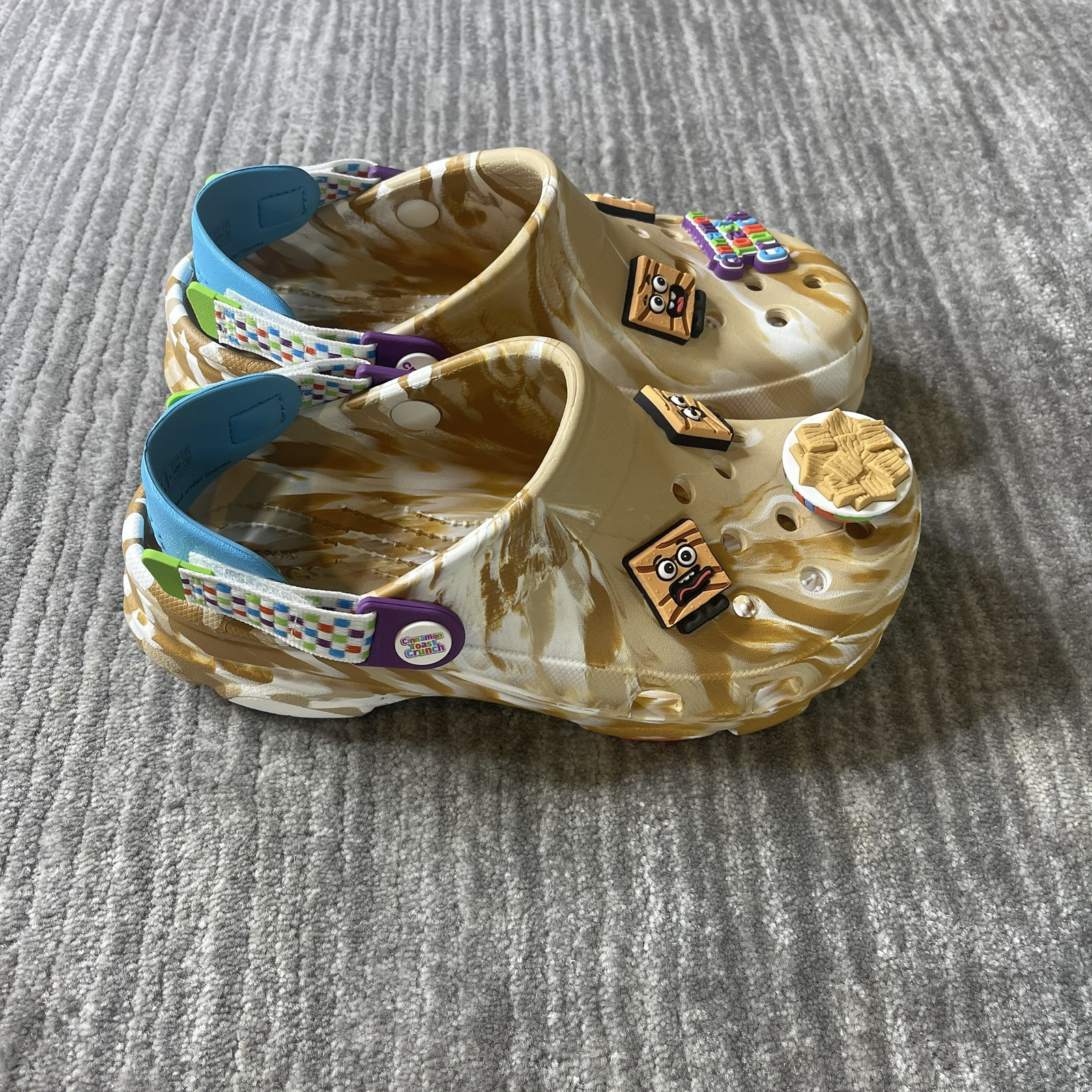 靴 coco Crocs x Cinnamon Toast Crunch Croc Shoes Size J4 Youth Womens 6