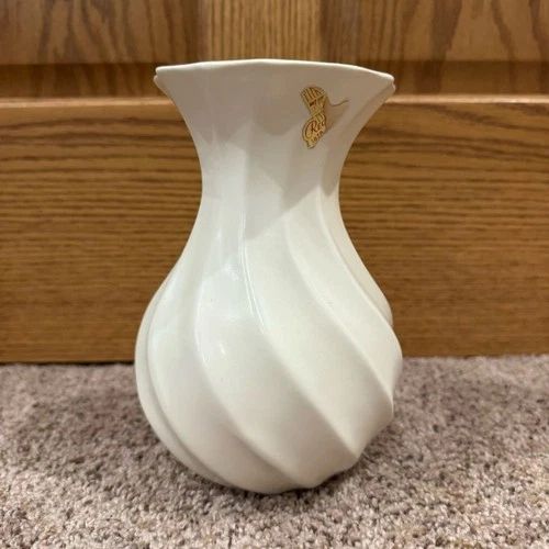 Red Wing Pottery B1431 Swirl Vase – White Exterior, Celadon Green Interior