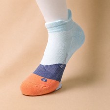  Size M Feetures Ankle Socks Thick Tab Running Sock