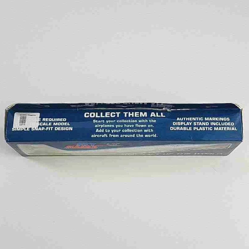 Skymarks 1:200 777-200LR Delta Air Lines N709DN - Изображение 3 из 4