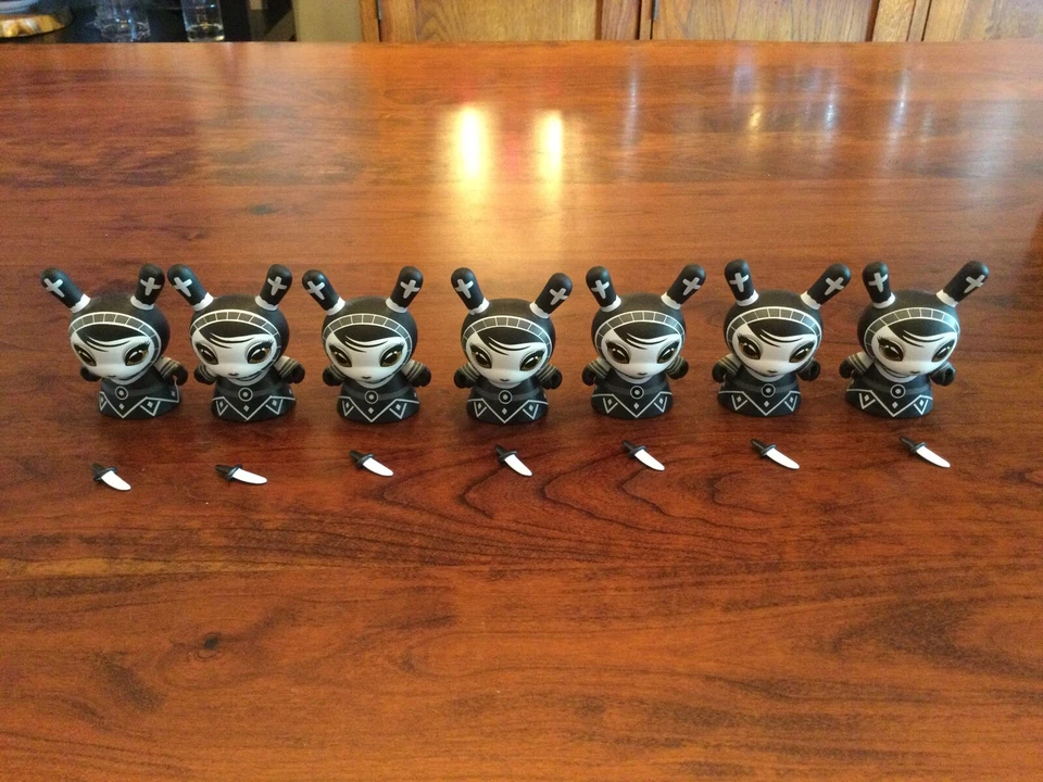 Kidrobot Dunny Shah Mat Otto Bjornik Completo Tablero de Ajedrez Torre Caballero Obispo Peón Foto 2 de 4