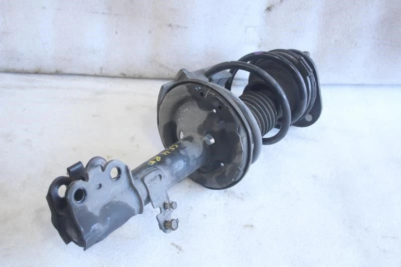 Toyota Celica GTS 2003 lado del pasajero derecho puntal delantero resorte Foto 2 de 4