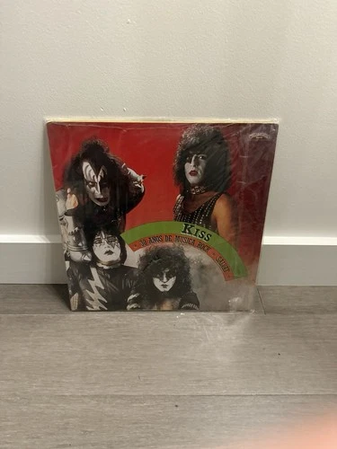 Kiss ROCK & ROLL OVER- 30 AÑOS DE MUSICA ROCK SALVAT, 1984 2 Records
