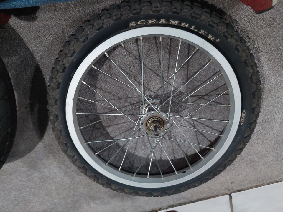 2 Schwinn Jogger Cochecito Rueda Delantera/Trasera - 16" - 1 Liberación Rápida 1 Montaña rusa Foto 2 de 4