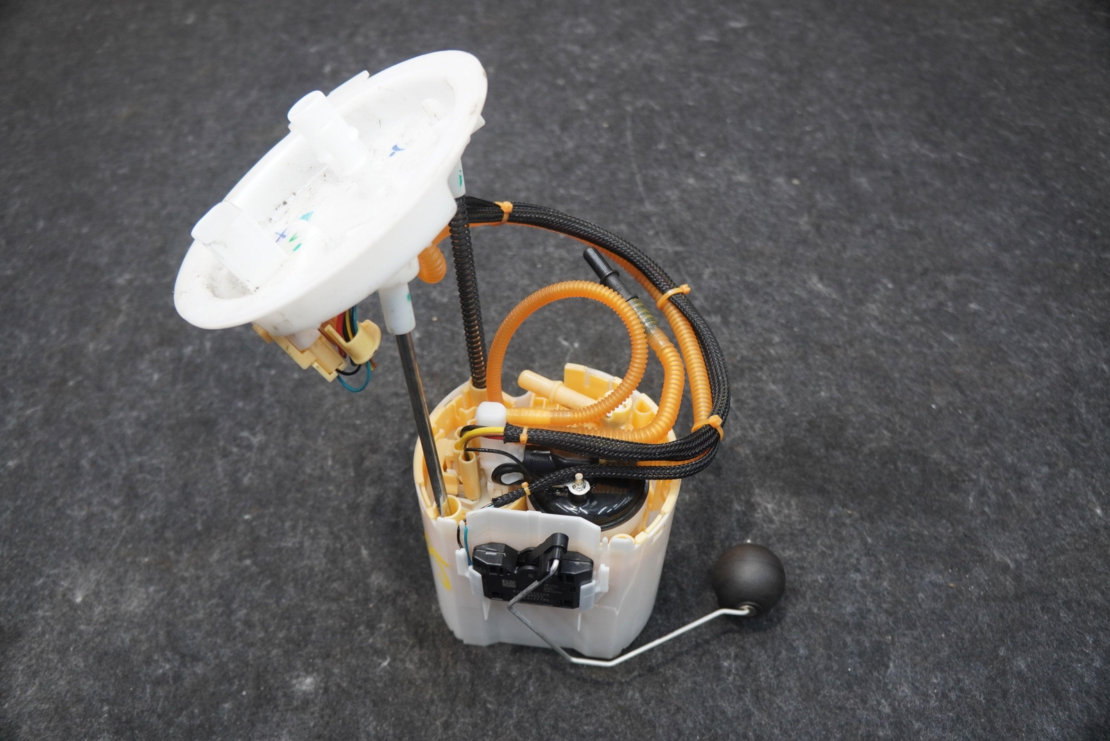 Gasoline Gas Fuel Tank Pump Sender 675002220 OEM Maserati Grecale 2023