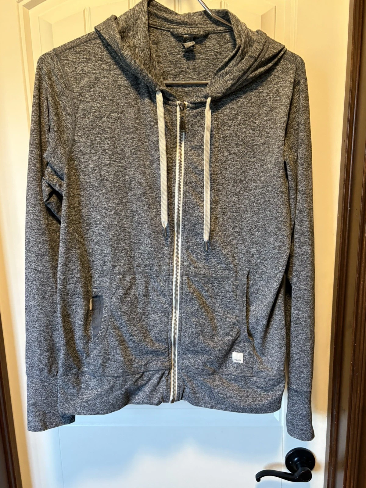 Vuori Hoodie Jacket Womens Medium Halo Performance 2.0 Full Zip Gray Super Soft
Opens in a new windo