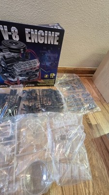 Revell Visible V-8 Engine 1/4 Scale With Moving Pistons And Crank