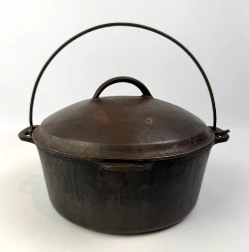 RARE Antique Wagner #8 Dutch Oven Drip Self Basting Lid Cast Iron Cauldron HTF