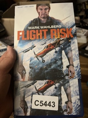 FLIGHT RISK (Blu-ray + DVD + Digital) w/ Slipcover, Mark Wahlberg, Topher Grace