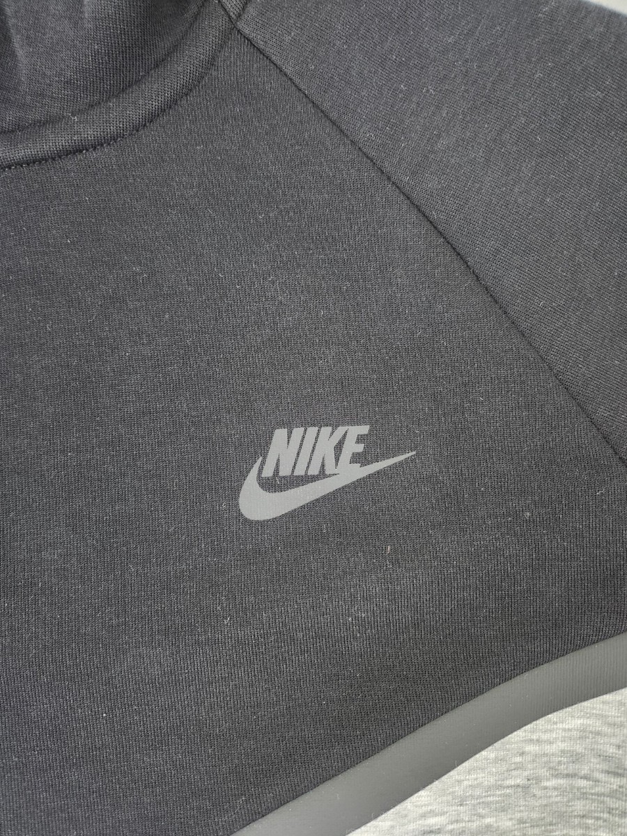 Nike Tech Fleece ブラック×グレーUSサイズS Nike Tech Fleece zip hoodie in black and gray colorblock | ASOS