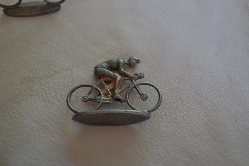 LOT DE 2 COUREURS CYCLISTES DES ANNEES 1950/60 ALU VELO - Photo 3/4