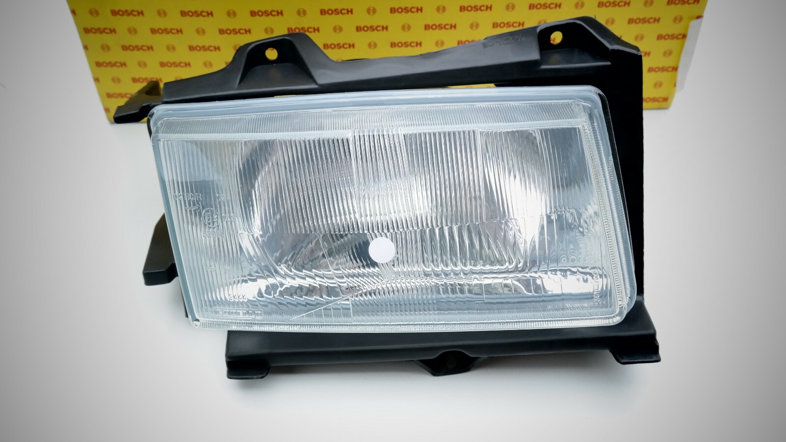 Phare Bosch RHD 0318017814 pour passer le contrôle technique avec votre Peugeot Expert importé