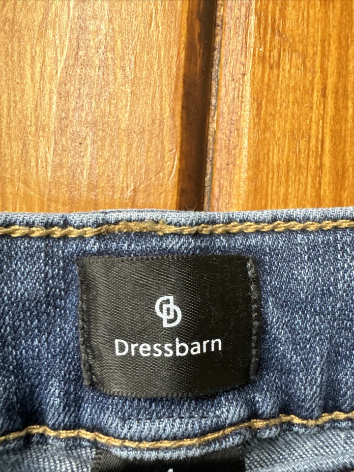 Pantalones de mezclilla elásticos súper suaves Dressbarn para mujer 30x29 lavado oscuro Foto 2 de 4