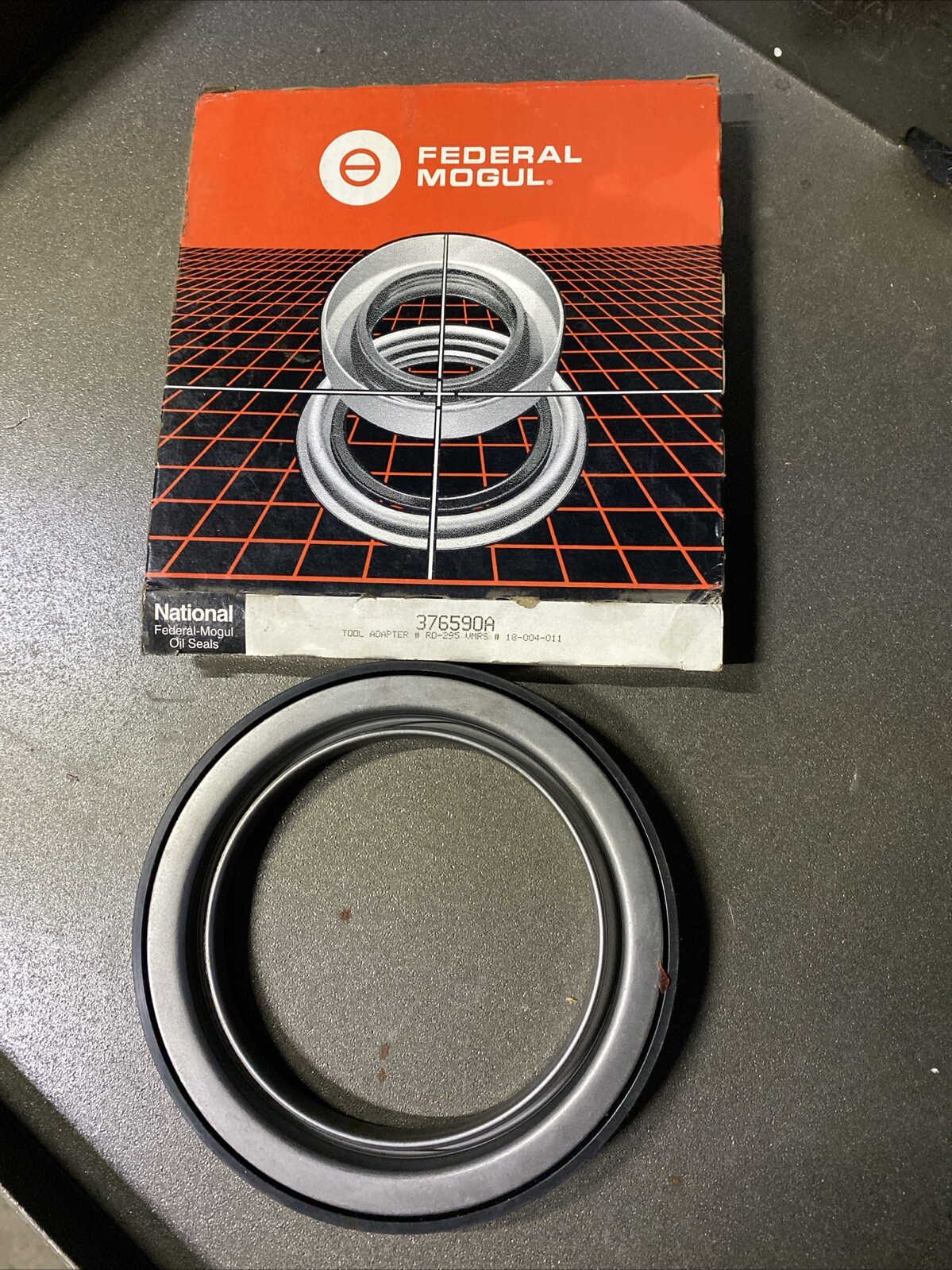 NOS 376590A National Federal Mogul Oil Bath Wheel Hub Seal