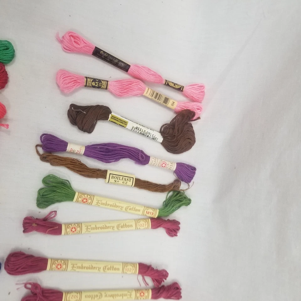 Large Lot 80 Vintage Embroidery Thread Dmc Coats & Clark Etc Plus Loose Thread - Image 2 of 4