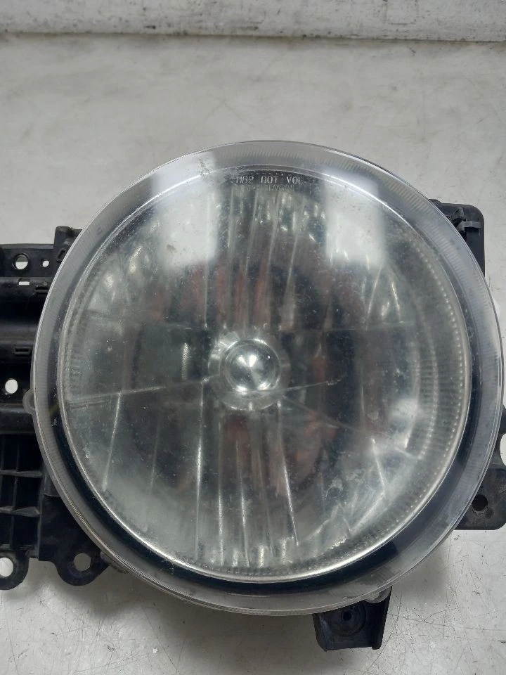 07-14 TOYOTA FJ CRUISER 4.0L 4X4 EN EL LADO DEL PASAJERO CONJUNTO DE FAROS DELANTEROS  Foto 3 de 4