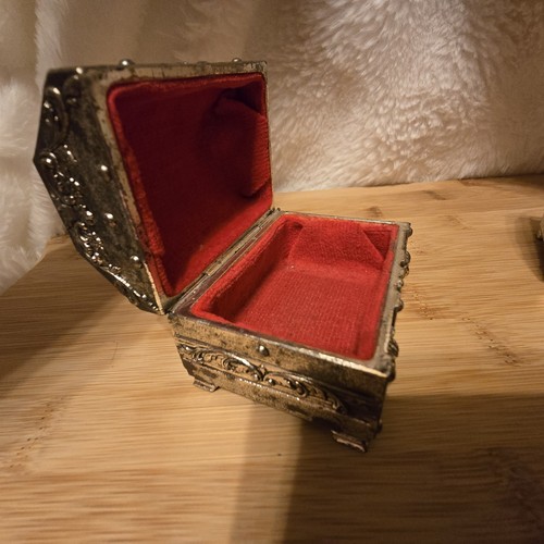 Vintage Small Art Nouveau Metal Treasure Chest Jewelry Trinket Box, Lion - JAPAN - Picture 14 of 21