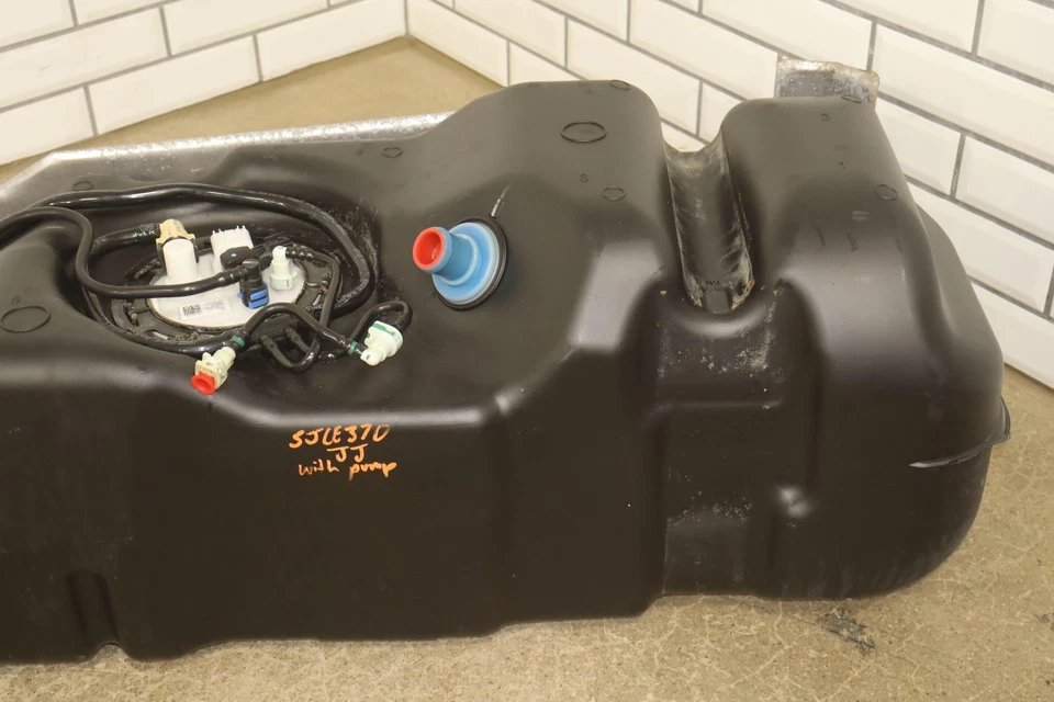 15-22 Chevy Colorado OEM 21 Gallon Gas Tank with Pump Tested 63K Foto 4 de 4