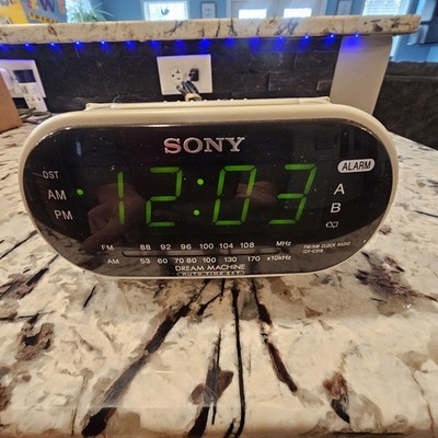 Sony Dream Machine White AM/FM Dual Alarm Clock Radio Retro Model ICF-C318 WORKS