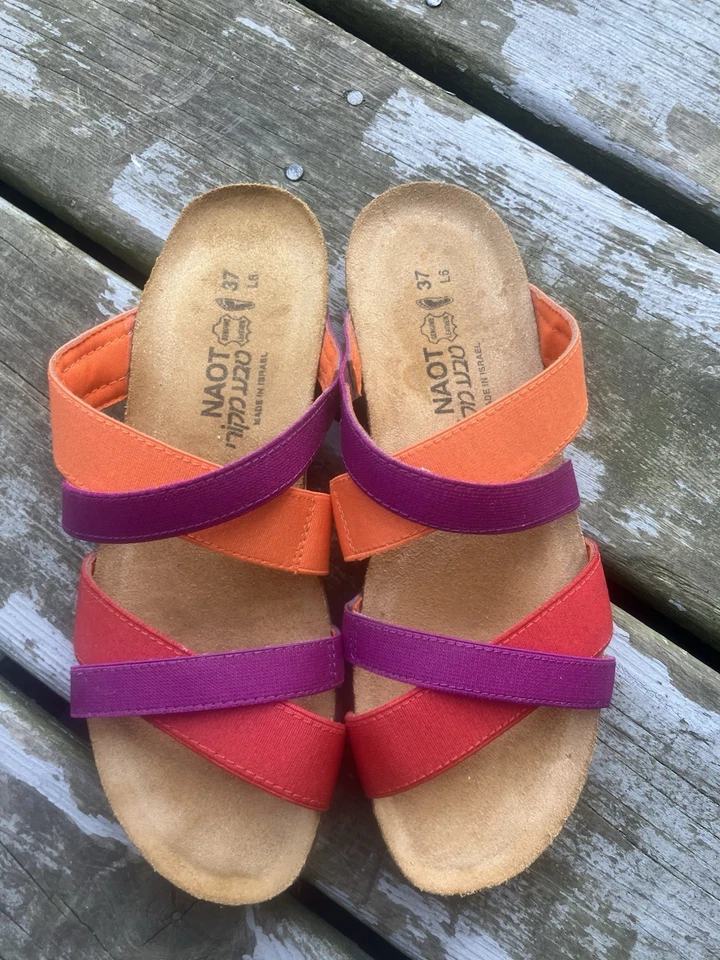 Sandalia Naot Naranja, Rosa, Púrpura - Talla 37 (US 6-6.5), GUC, Roxanna, Usada en Excelente Condición Foto 2 de 4