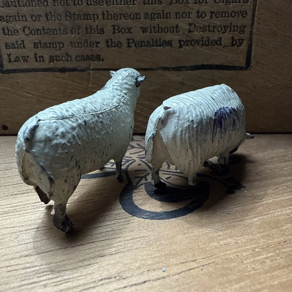 2 figuras de juguete de colección blancas de animales de granja de Gran Bretaña de plomo de la década de 1930 Foto 4 de 4