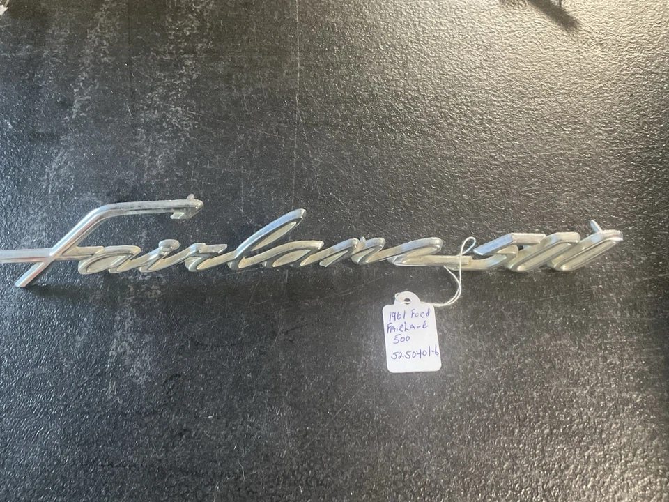 Ford Fairlane 500 1961 emblema 5250401-6 Foto 3 de 3