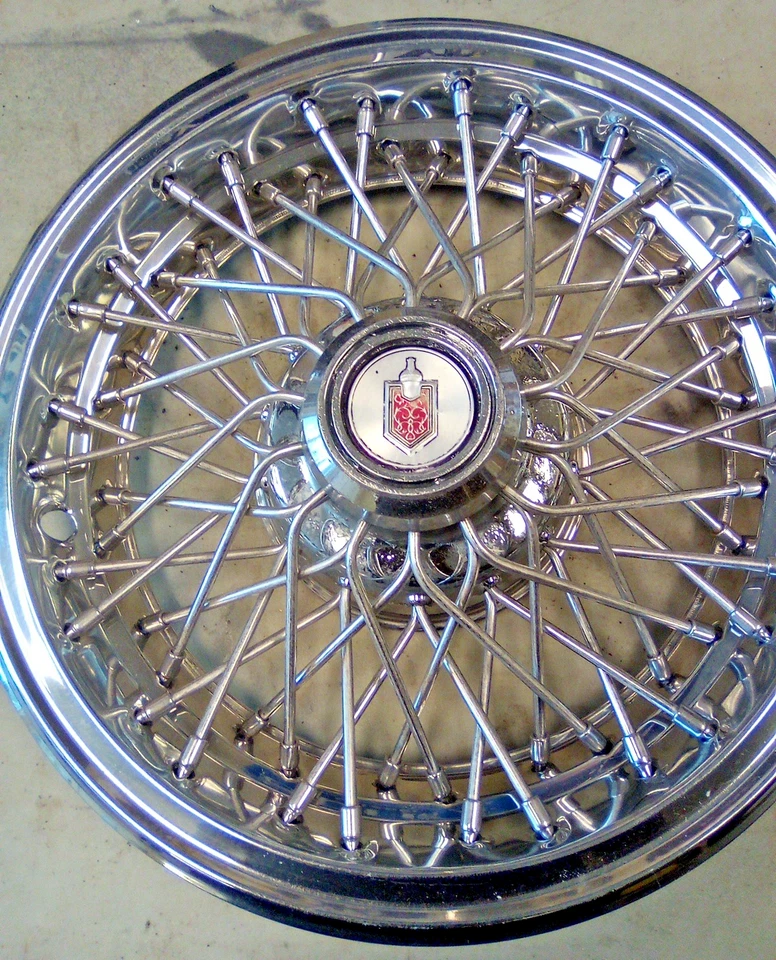 Chevrolet Monte Carlo LS 1984 tapacubos original tapacubos de rueda #2 LOC-104DG Foto 3 de 4