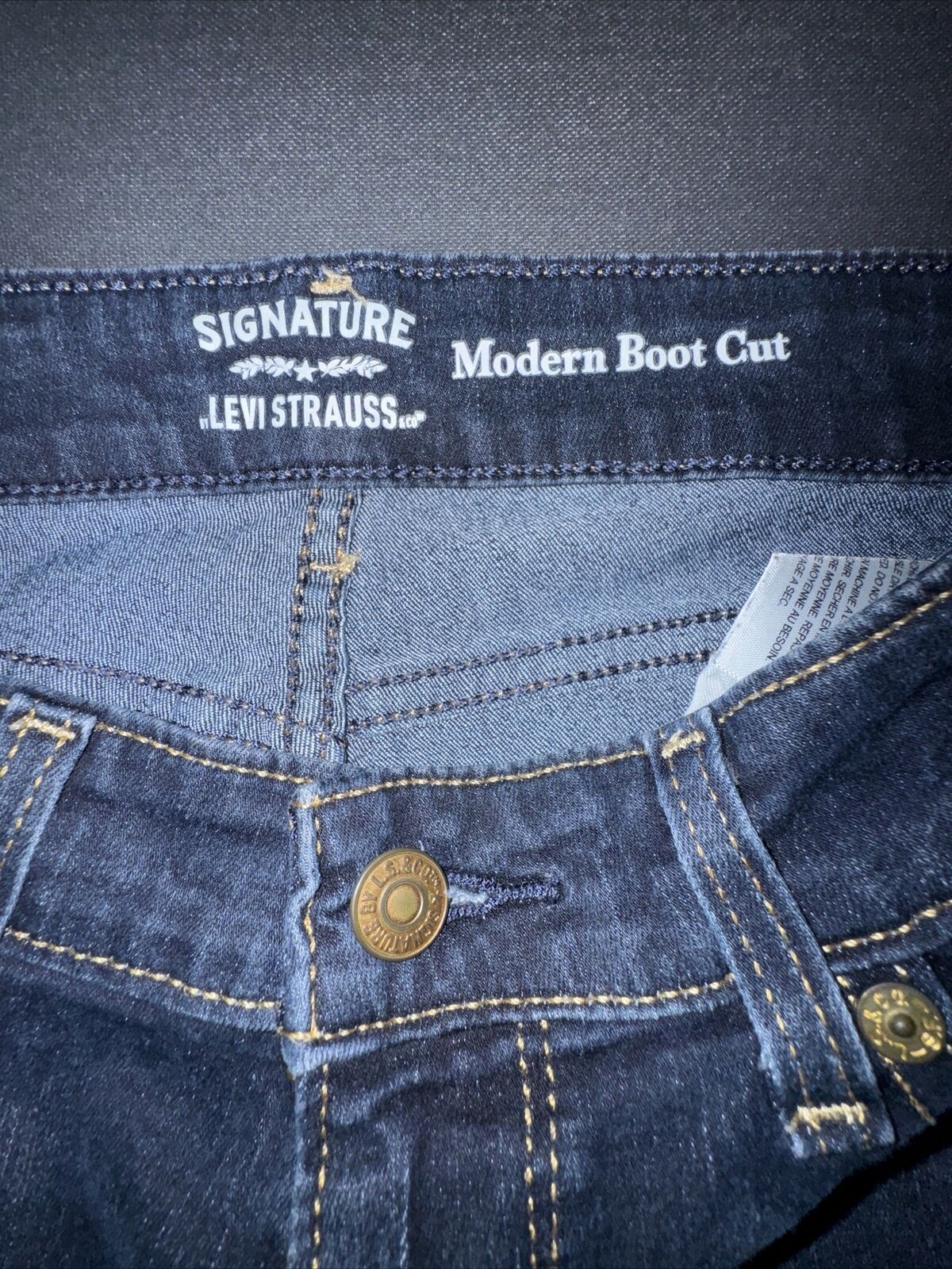 Women’s Levi’s Jeans Modern Boot Cut Size 29x30 - image 3
