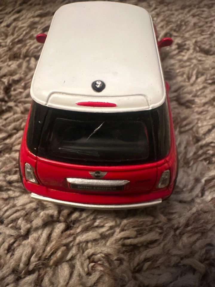 2018 Mini Cooper Scale 1/24 Car good condition door open great  - Image 4 of 4