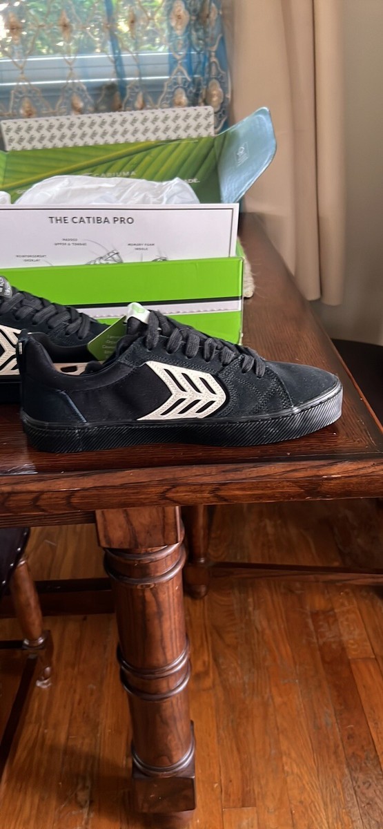 CARIUMA Catiba Pro US Mens 9.5 ALL Black Suede Ivory Logo