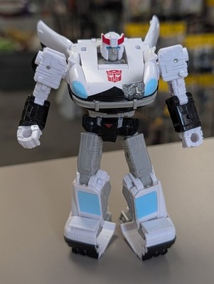 Transformers Studio Series 86 Buzzworthy Prowl Deluxe Deactivated