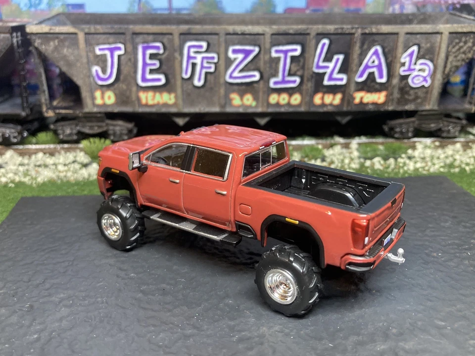 2022 GMC Sierra 2500 HD Lifted 4x4 Truck 1/64 Diecast Custom Duramax Greenlight - Image 4 of 4