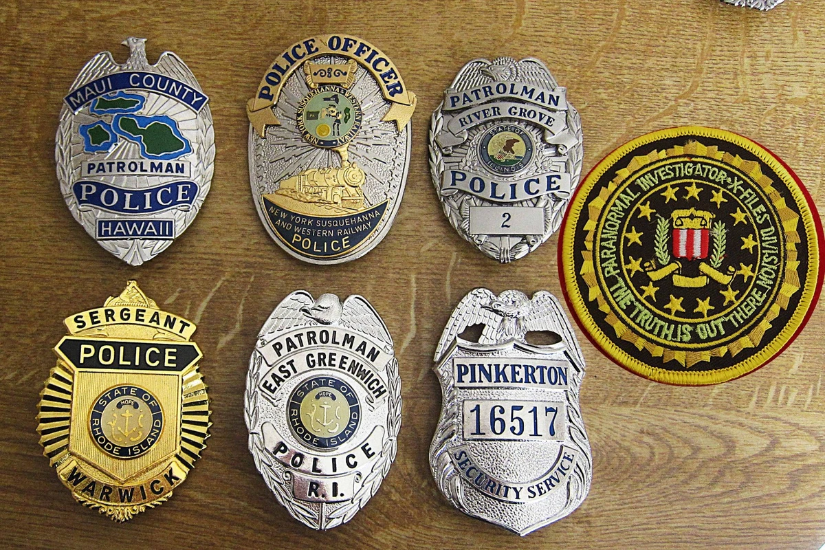 obsolete police badges, Convolut 6 x Abzeichen + 1 patch / Super Angebot !