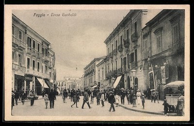 Foggia, Corso Garibaldi animato con passanti e negozi, Ansichtskarte 
