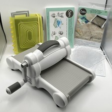 Fustellatrice manuale Sizzix Big Shot con piastre e matrici assortite