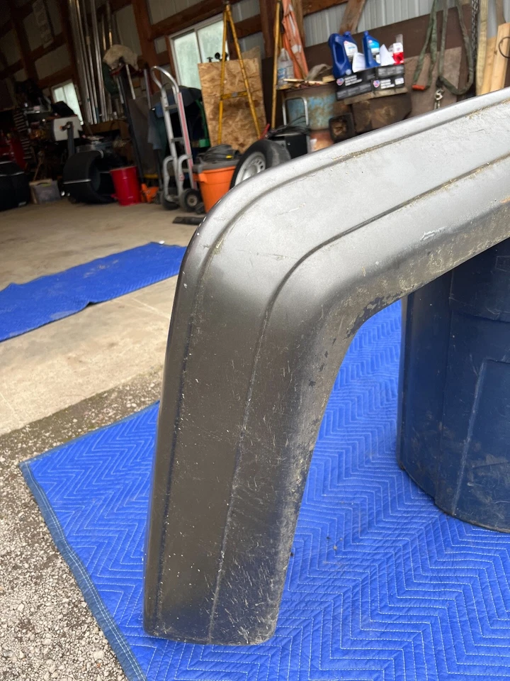 Parachoques trasero gris cromado Mercedes 300SD W126 1979-1985 sedán OEM #316EM Foto 2 de 4