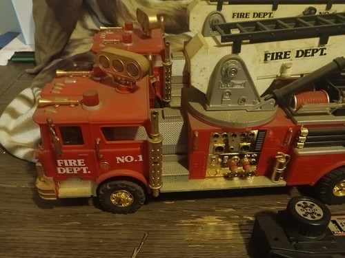 2 CONTROL REMOTO CAMIÓN DE BOMBEROS VINTAGE ROJO STEERACON 22" - Imagen 5 de 24