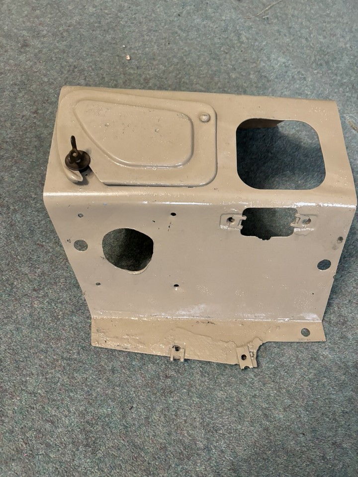 Land Rover Series Gear Box Tunnel / Oil Filler Cover with crude