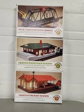 Bachman HO Railroad Lighted Passenger Freight Station Over Under Bridge 