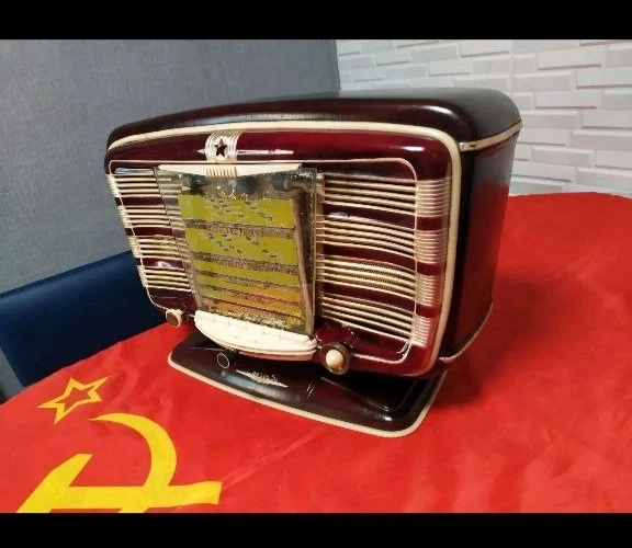 Vintage Rare collectible tube receiver. Zvezda.USSR - Image 4 of 4