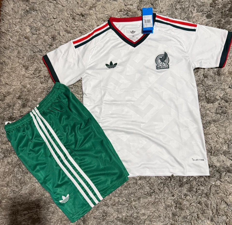 Camiseta+pantalones cortos para niños México Away 2026 Foto 3 de 4